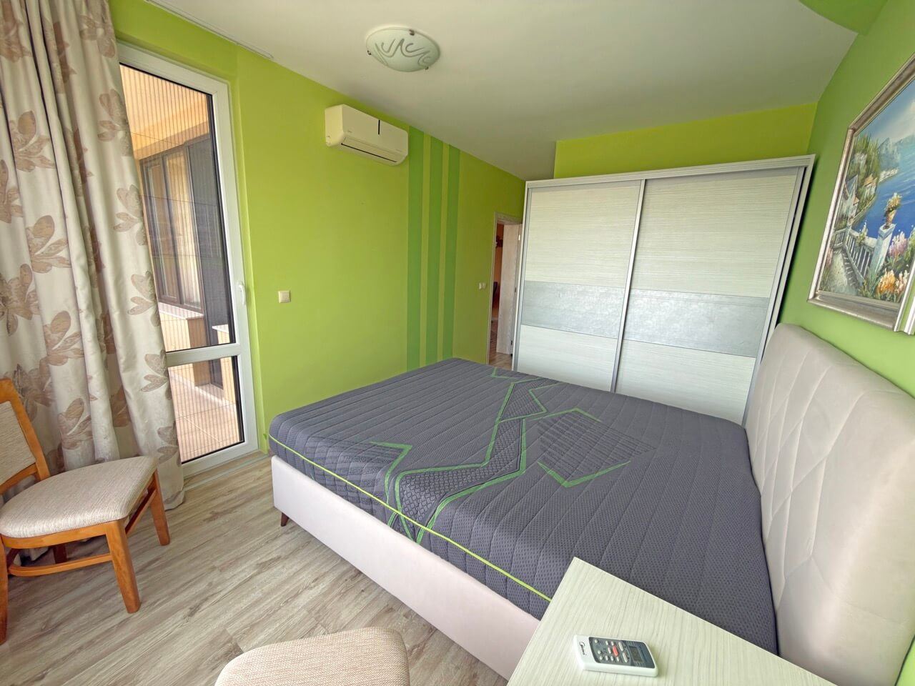 Apartament z dwiema sypialniami i widokiem na morze, 200 metrów od plaży w Pomorie