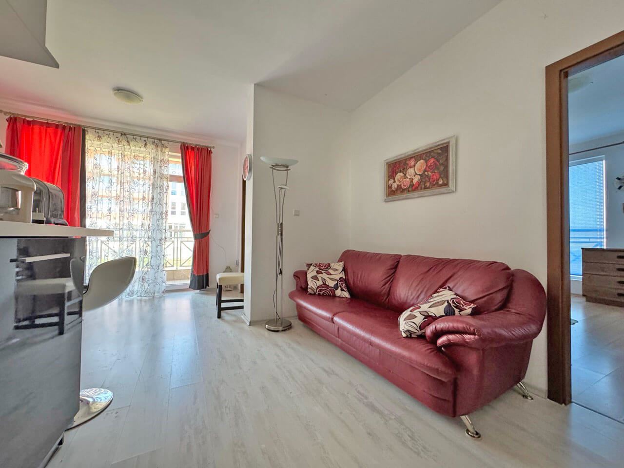 Trzypokojowe mieszkanie w kompleksie z dobrze zorganizowanym otoczeniem i przytulną atmosferą