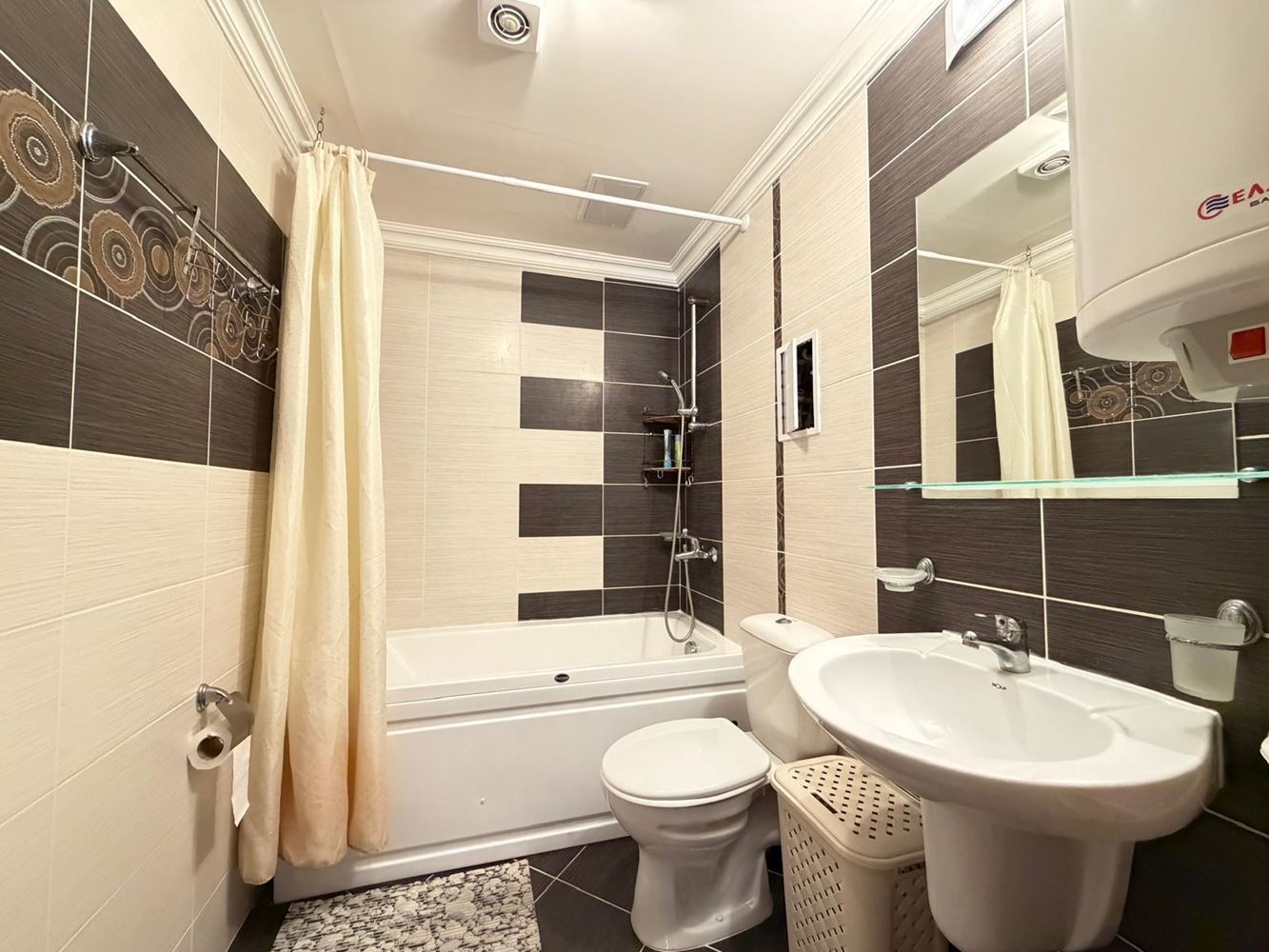 Komfortowe mieszkanie dwupokojowe z bezpośrednim dostępem do basenu – idealne do zamieszkania i inwestycji