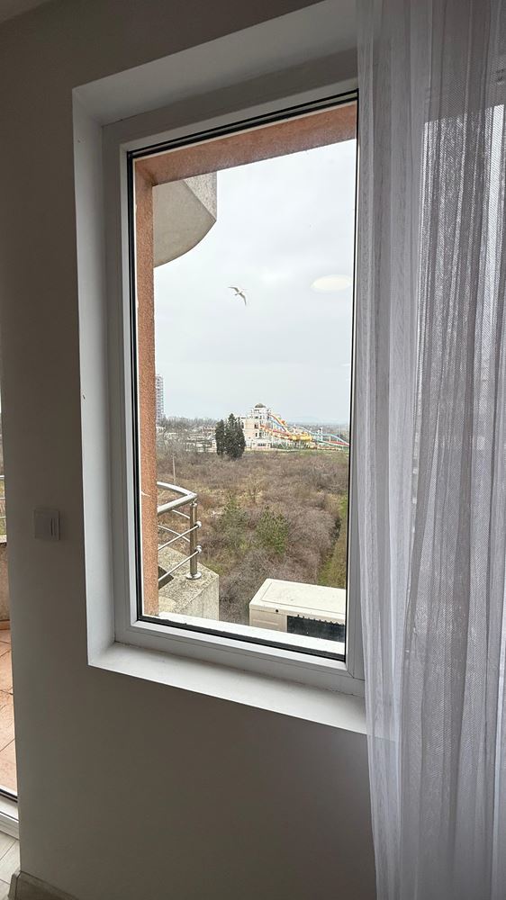 Przestronne i nowoczesne mieszkanie z jedną sypialnią z pełnym wyposażeniem w Pomorie