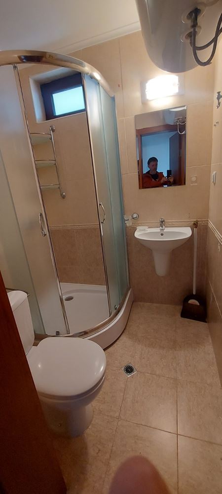  Przestronny apartament z panoramą morza w Sveti Vlas – komfort, zieleń i prestiżowa lokalizacja