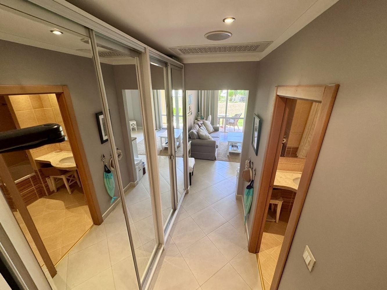  Luksusowe mieszkanie z jedną sypialnią w prestiżowym kompleksie pierwszej linii – komfort, styl i nieskończone udogodnienia