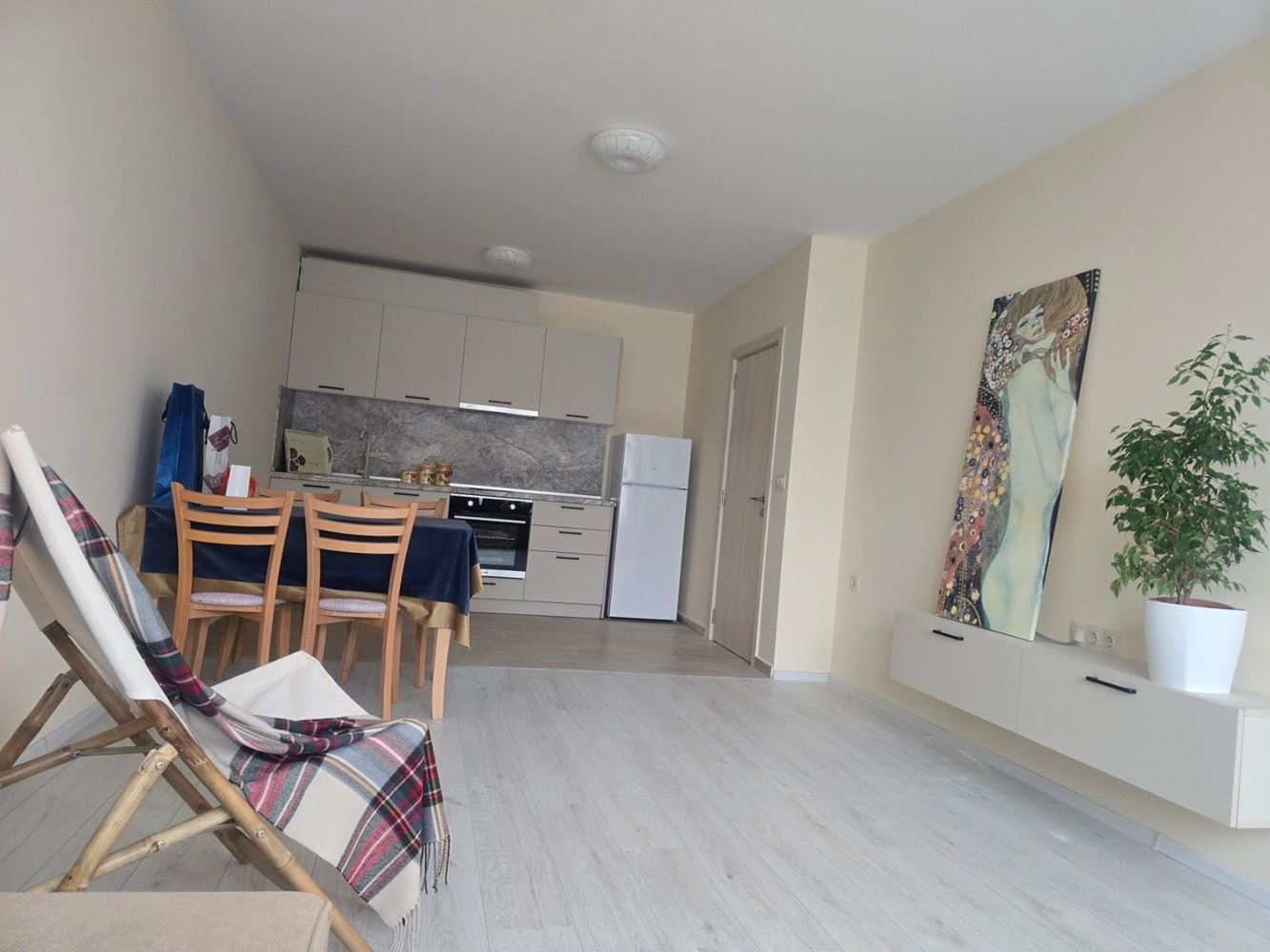 Nowy apartament z jedną sypialnią w Pomorie bez opłaty eksploatacyjnej – gotowy do zamieszkania