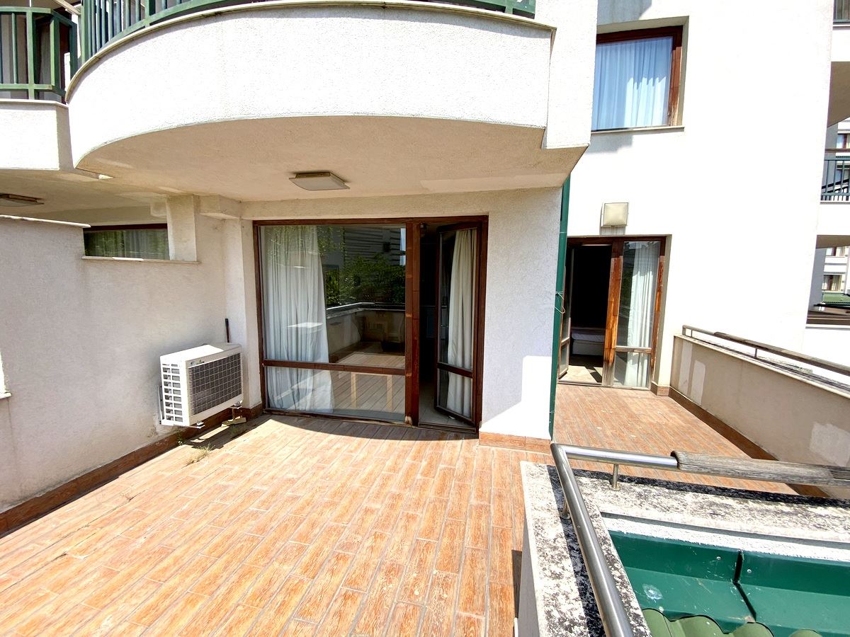 Mieszkanie dwupokojowe (z jedną sypialnią) w pierwszej linii morza w Ravda – luksus, natura i widok na basen