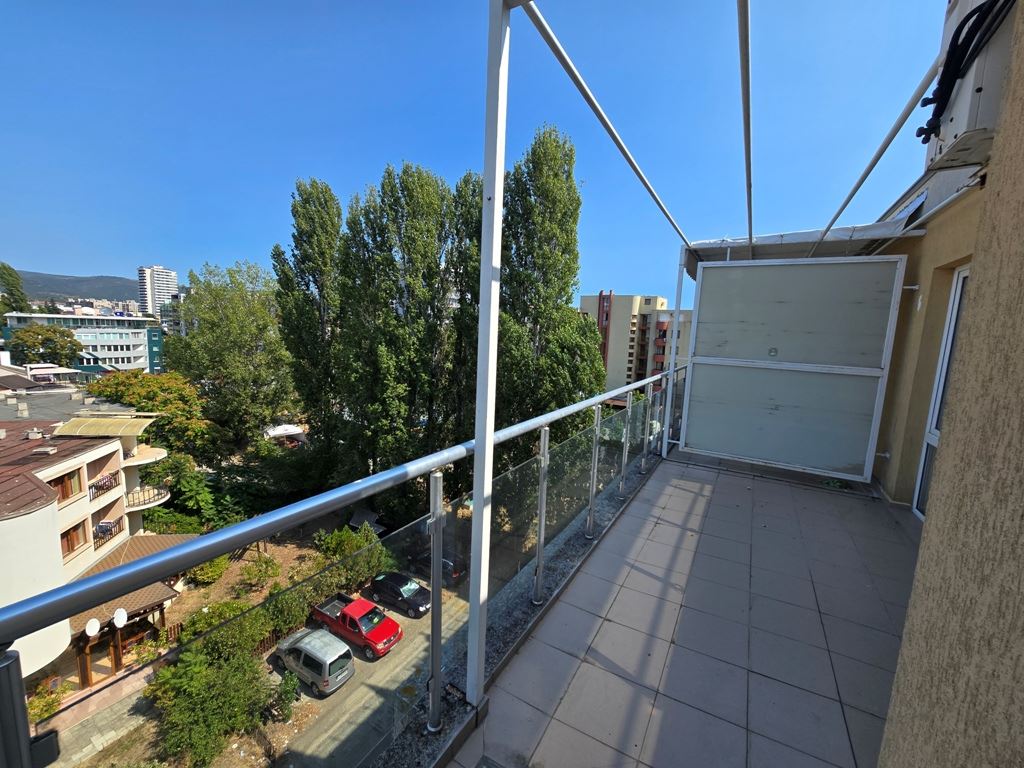 Przestronny apartament trzypokojowy z doskonałą lokalizacją i blisko morza
