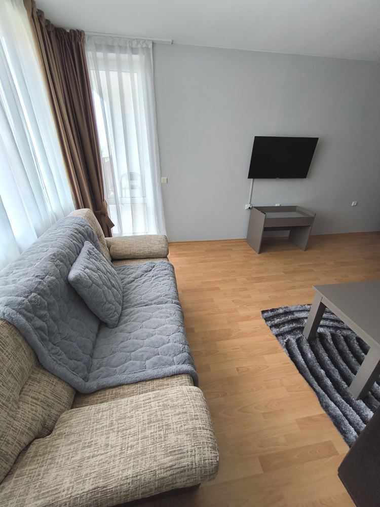 Luksusowy apartament z jedną sypialnią w pierwszej linii brzegowej w Świętym Własie