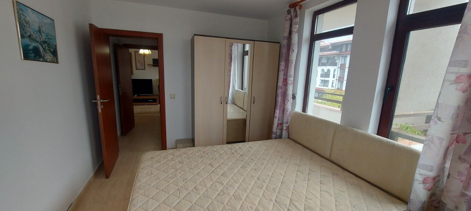  Przestronny apartament z panoramą morza w Sveti Vlas – komfort, zieleń i prestiżowa lokalizacja