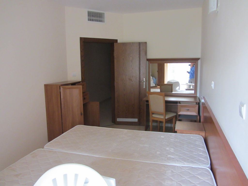 Pierwsza linia do plaży Butamyata! Umeblowany apartament z jedną sypialnią i częściowym widokiem na morze w Sinemorec