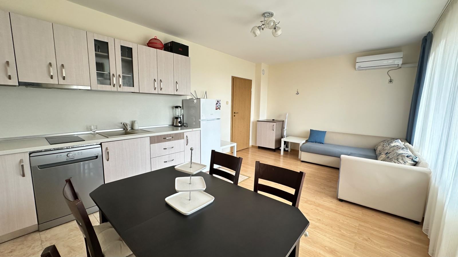 Jasny apartament z dwiema sypialniami w spokojnej części Nessebaru z niską opłatą za utrzymanie