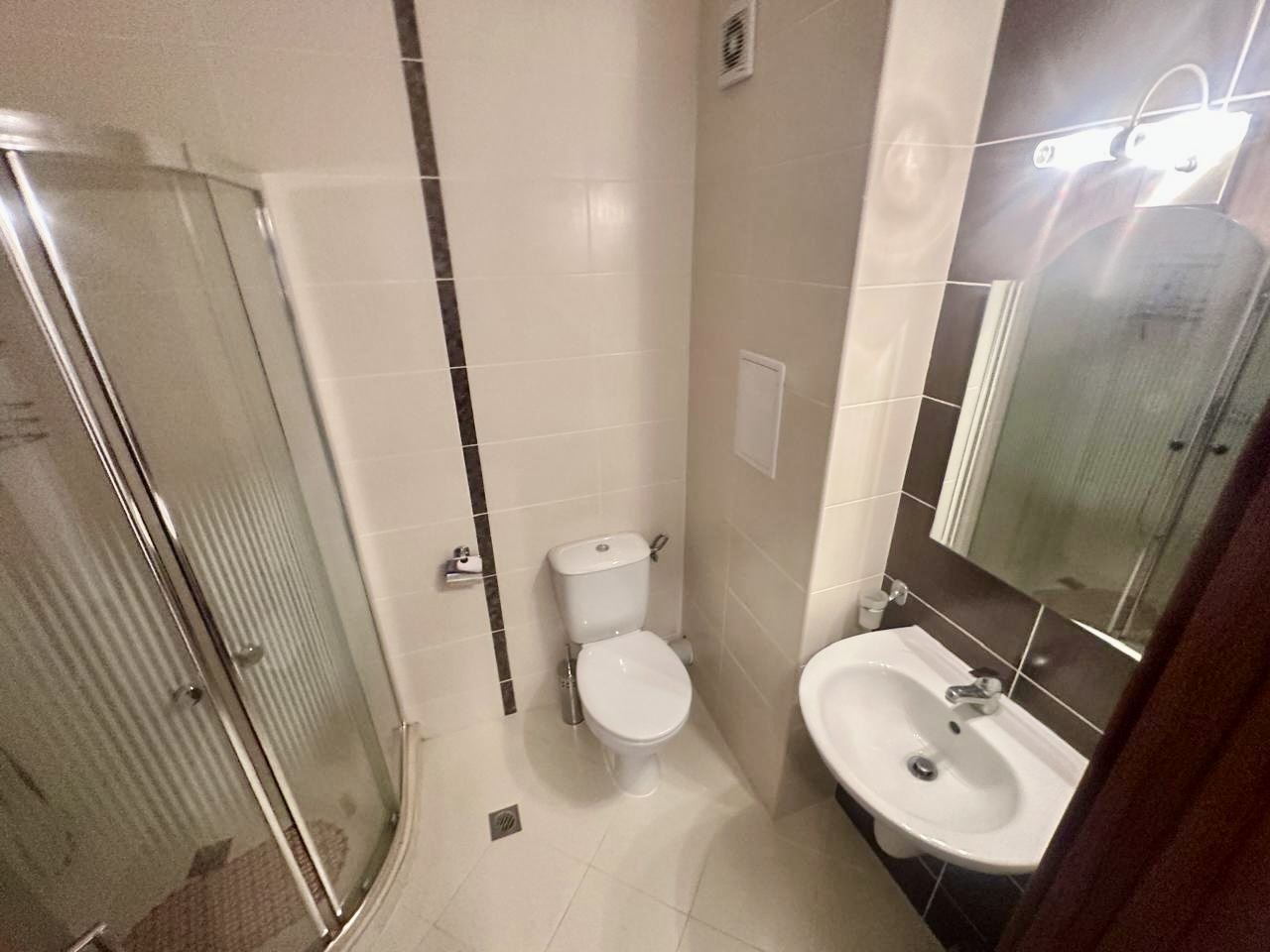Przestronny apartament z jedną sypialnią z widokiem na zielony dziedziniec w Nessebarze