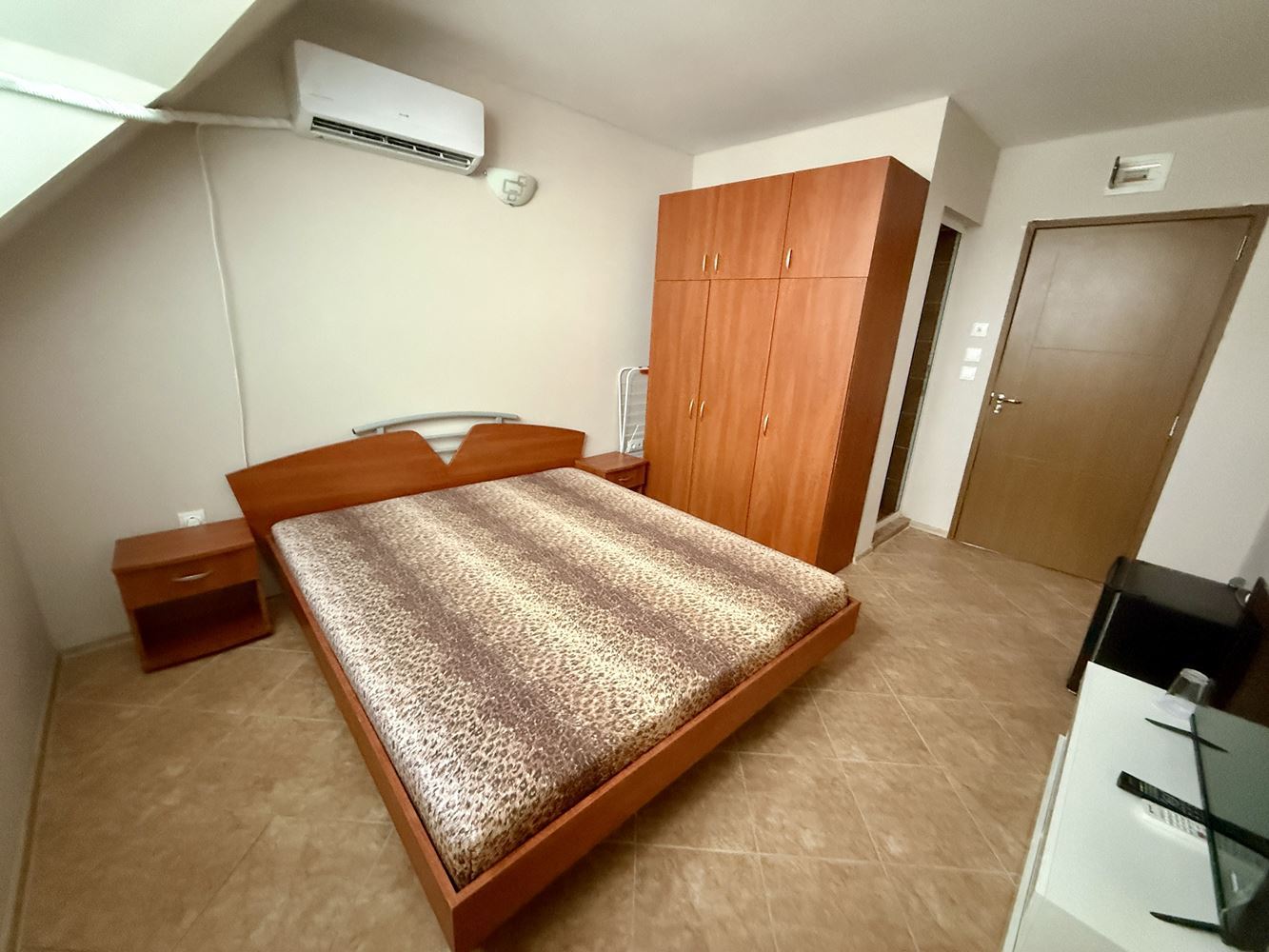 Kompaktowe i funkcjonalne studio w Ravdzie – gotowe do zamieszkania