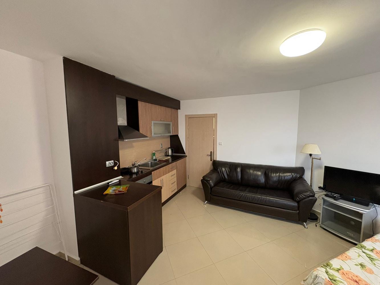 Umeblowane studio w Pomorie – doskonała lokalizacja, 400 m od morza i centrum miasta