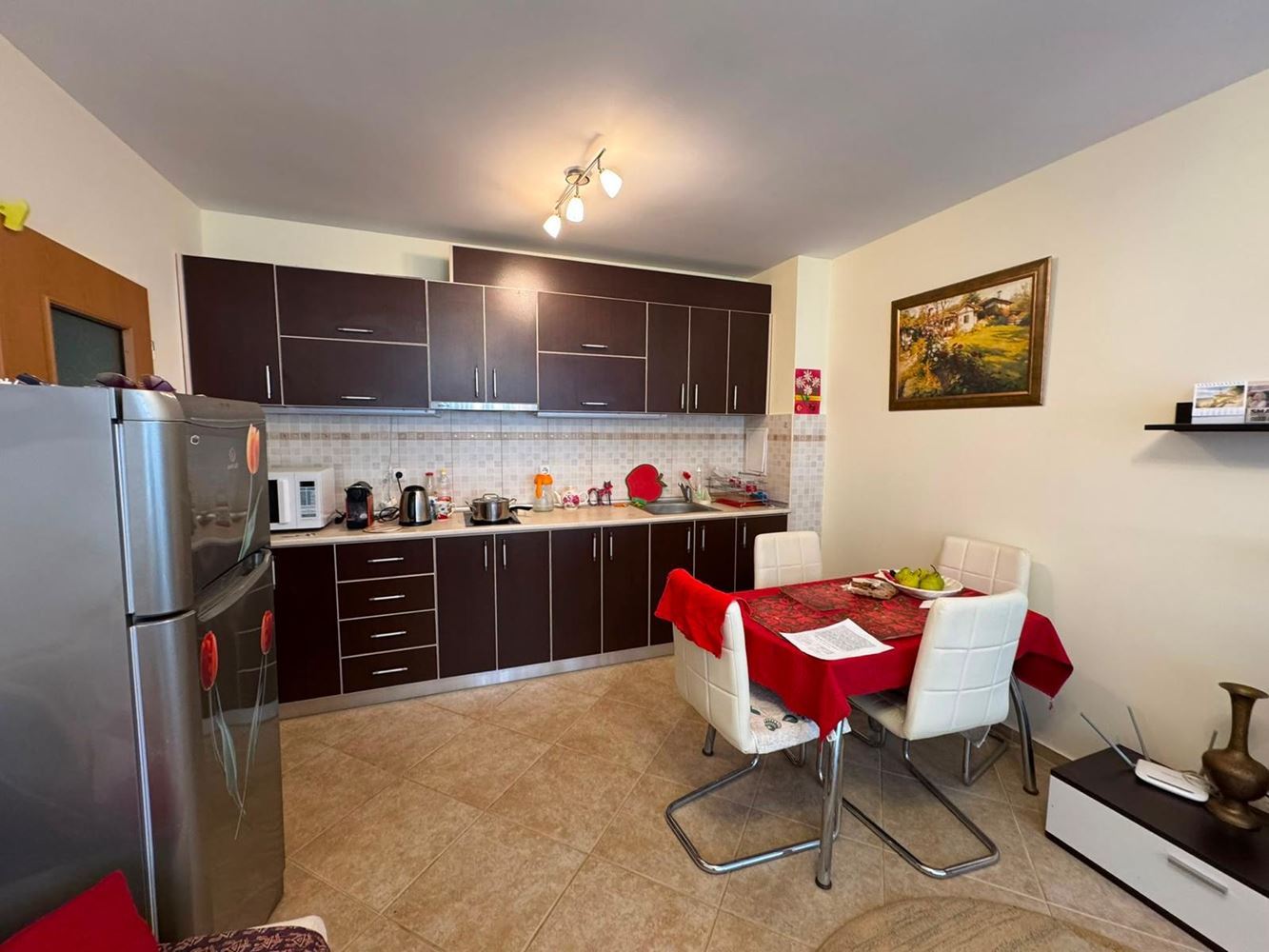 Przestronny apartament z jedną sypialnią na Starym Mieście w Pomorie – zaledwie 50 metrów od plaży z częściowym widokiem na morze