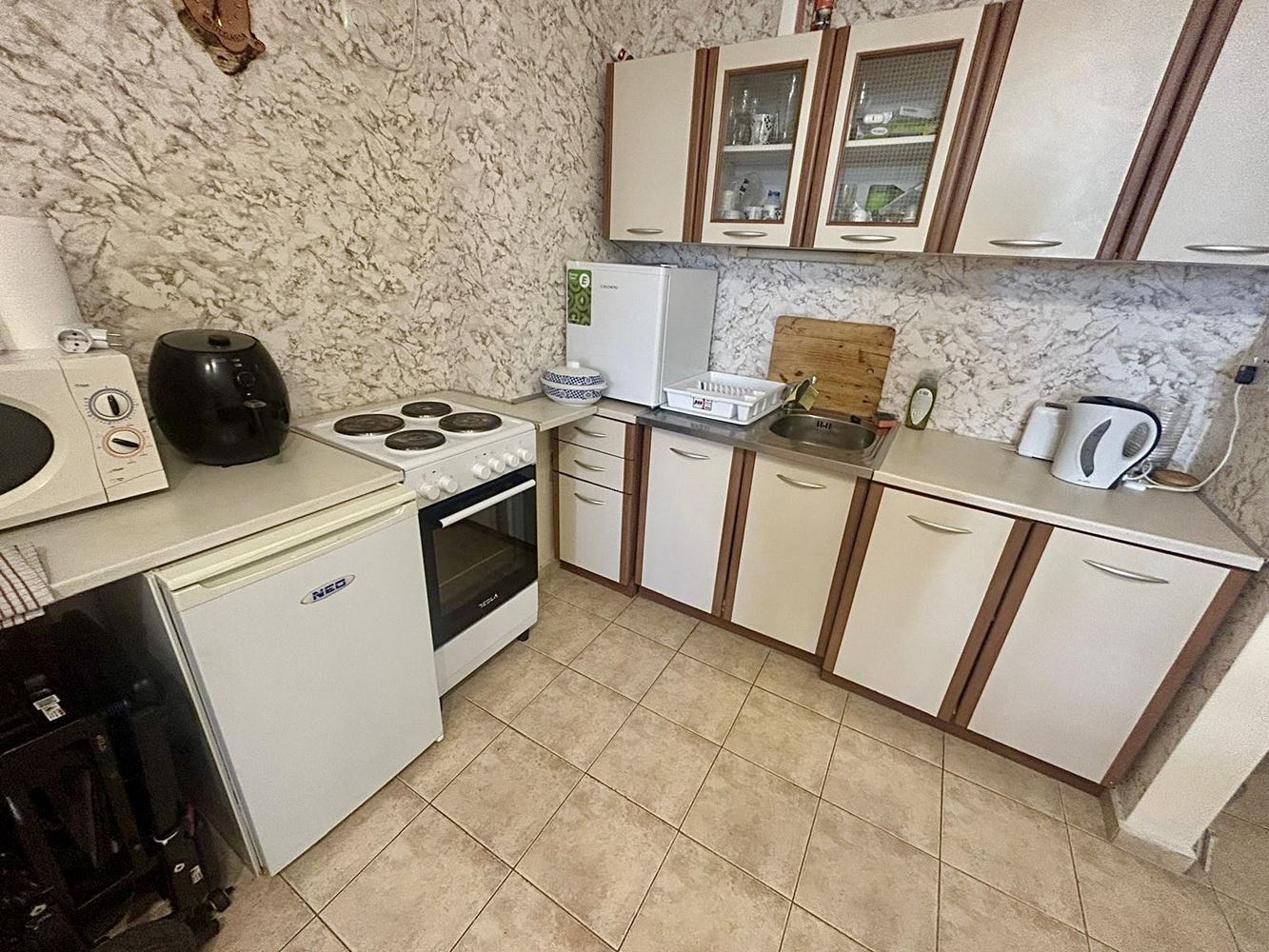 Przestronny apartament z jedną sypialnią i widokiem na zieleń w Nesebyrze – gotowy do zamieszkania