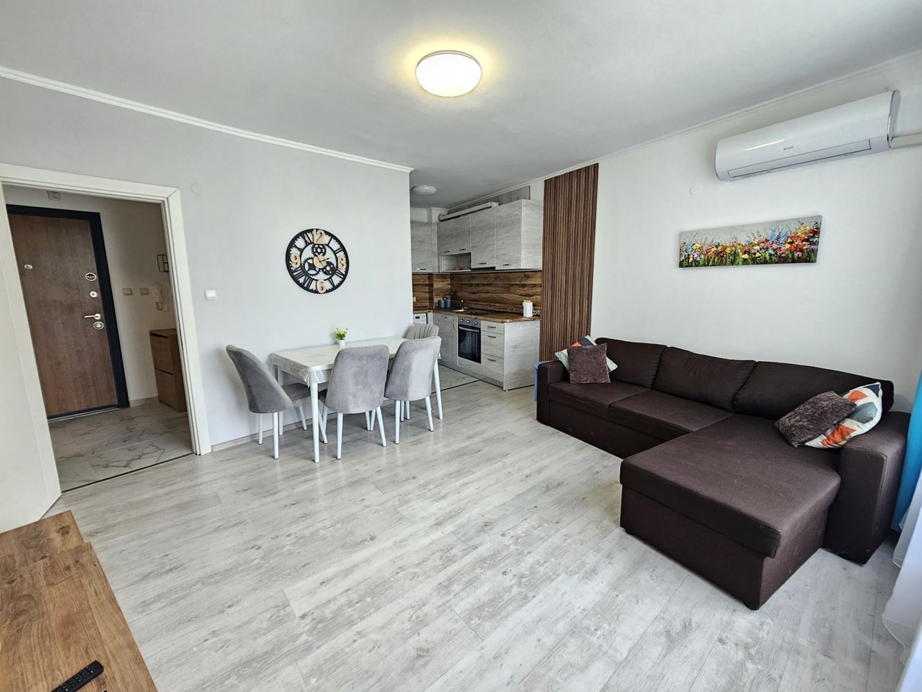 Tylko 100 metrów od morza! Przestronny apartament z jedną sypialnią z widokiem na basen w jednym z najbardziej pożądanych kompleksów w Słonecznym Brzegu