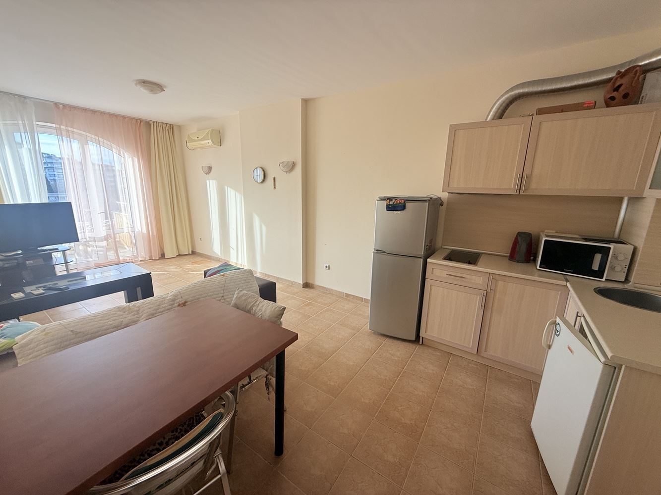 Apartament z jedną sypialnią w pierwszej linii w Rawdzie – widok na morze, przytulność i wszystko, czego potrzeba do idealnego wypoczynku