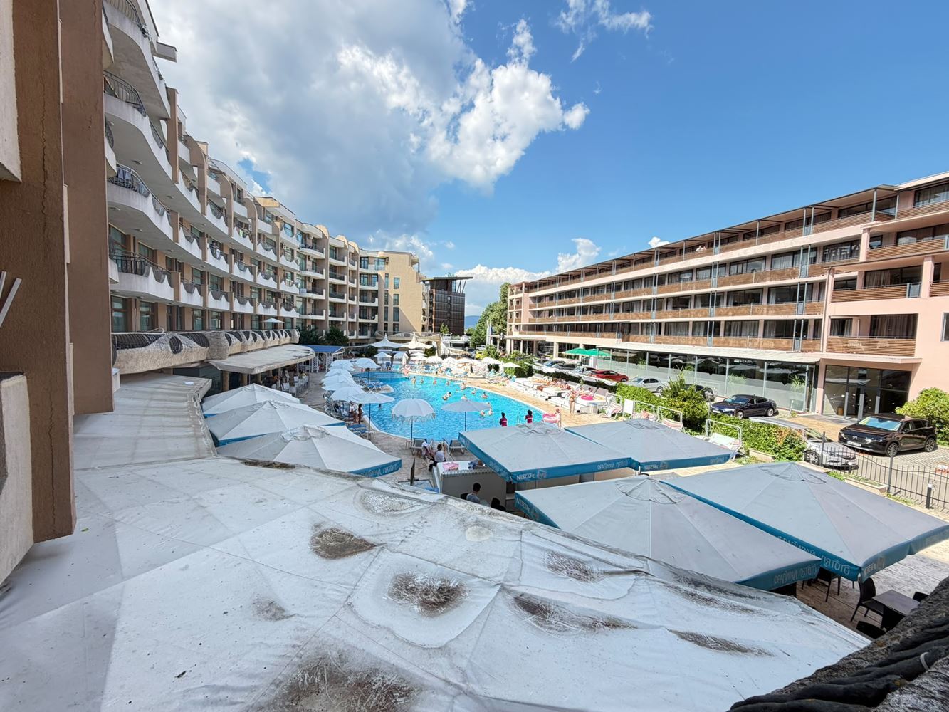 Przestronny apartament z jedną sypialnią i dużym tarasem w południowej części Słonecznego Brzegu – doskonała inwestycja nad morzem