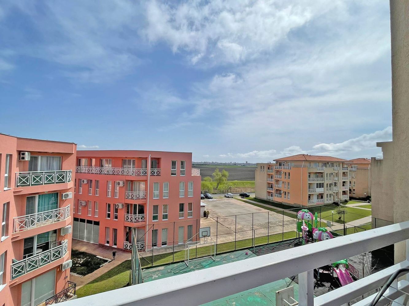 Przytulne mieszkanie z jedną sypialnią w nowoczesnym kompleksie w pobliżu Słonecznego Brzegu – komfort, spokój i doskonałe udogodnienia 