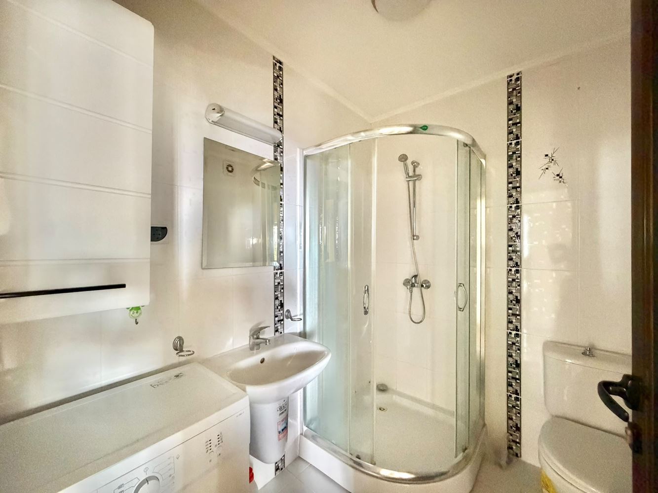 Apartament z jedną sypialnią z widokiem na morze i niską opłatą za utrzymanie w Rawdzie