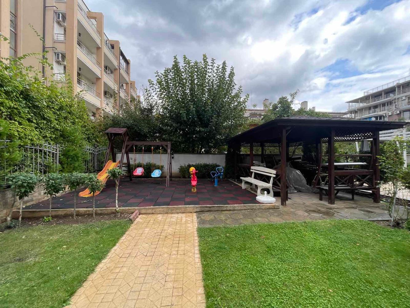 Przytulny apartament z jedną sypialnią i widokiem na basen w spokojnym kompleksie w Słonecznym Brzegu