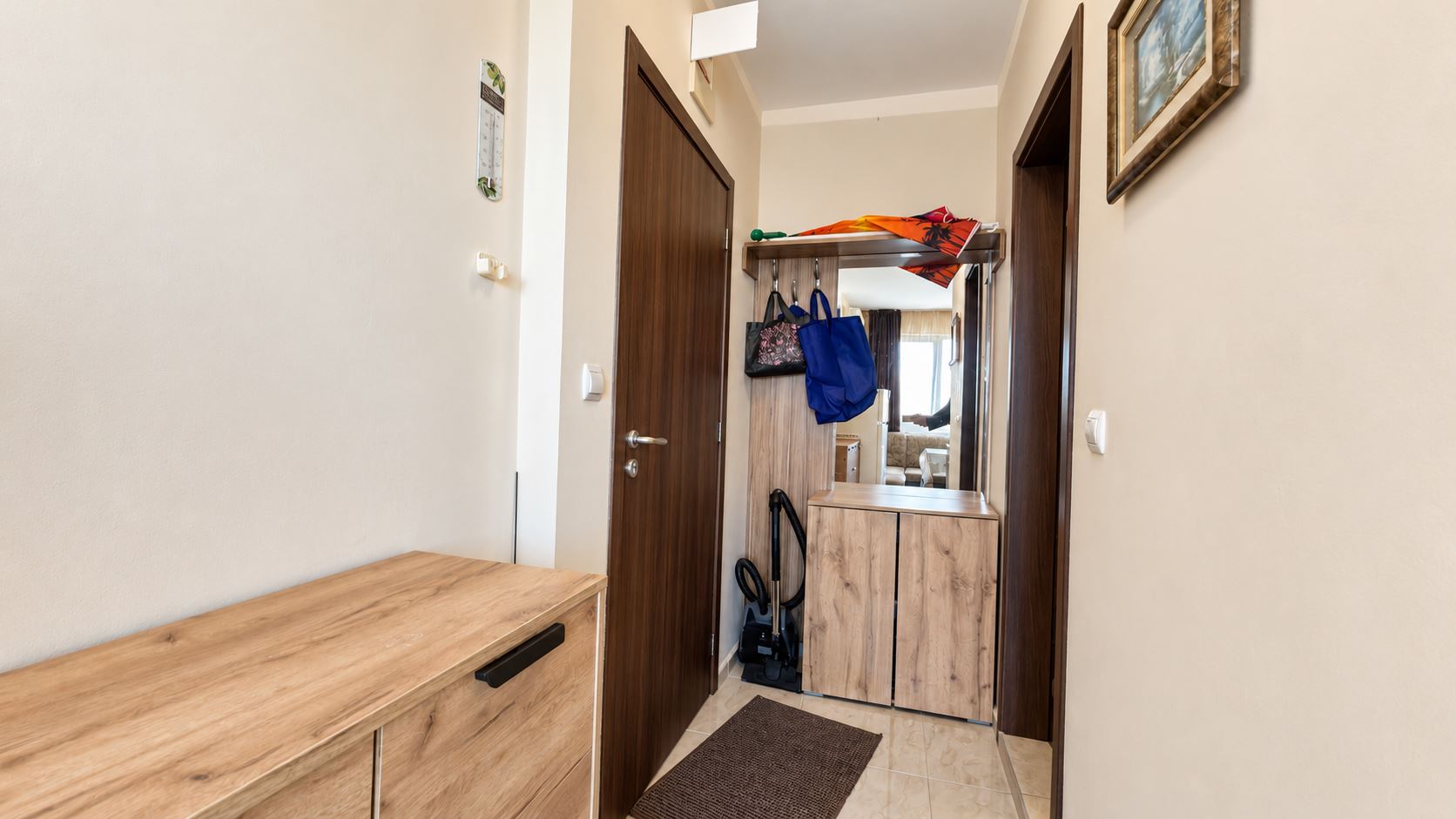 Przytulny, niewielki apartament z jedną sypialnią w kompleksie z basenem i całodobową ochroną