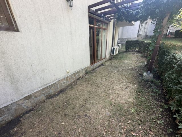 Komfort i spokój nad morzem – przestronny apartament z jedną sypialnią w Aheloy