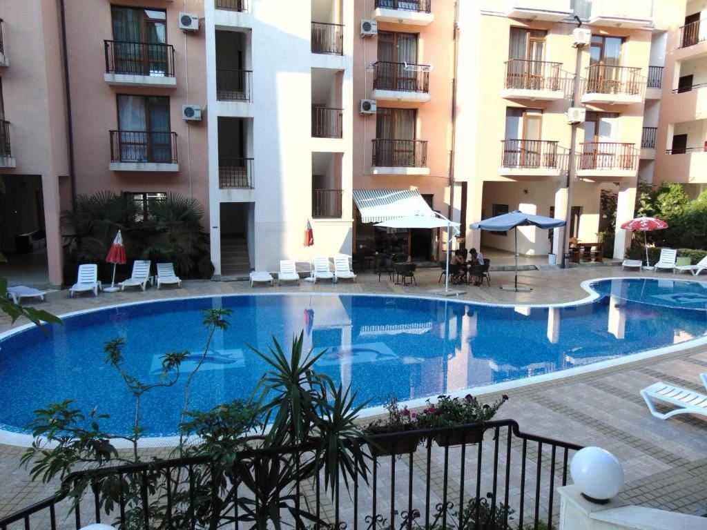Przestronny apartament z dwiema sypialniami w Primorsku – komfort, spokój i niska opłata za utrzymanie