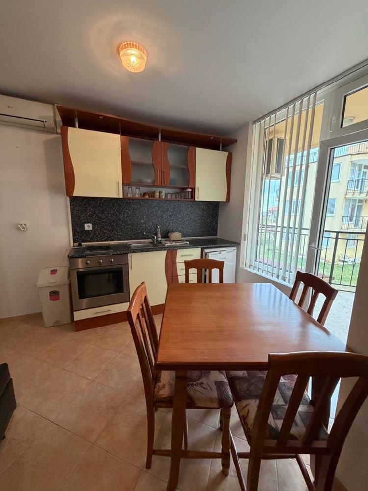 Apartament z jedną sypialnią i widokiem na morze w Sweti Własie, rejon Intsaraki – przytulność i spokój nad morzem
