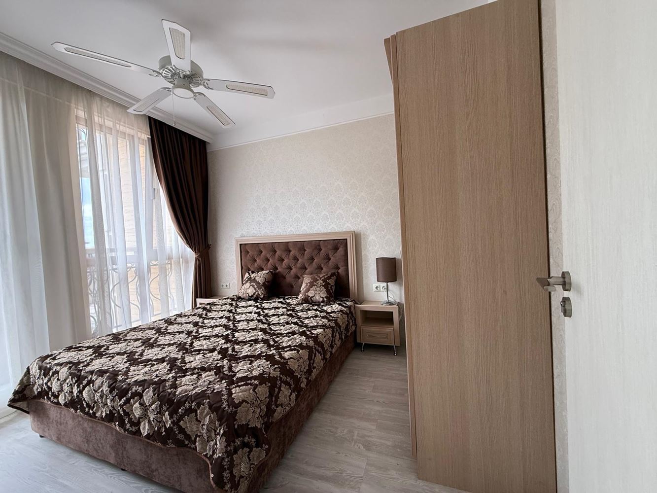 Apartament z jedną sypialnią w luksusowym kompleksie w Słonecznym Brzegu z imponującymi basenami i strefami wypoczynku