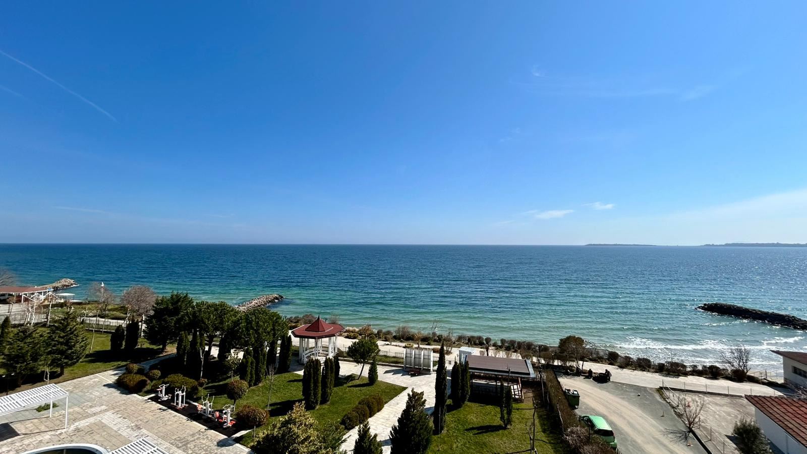Święty Włas – apartament z trzema sypialniami z bezpośrednim panoramicznym widokiem na morze w kompleksie przy samej plaży