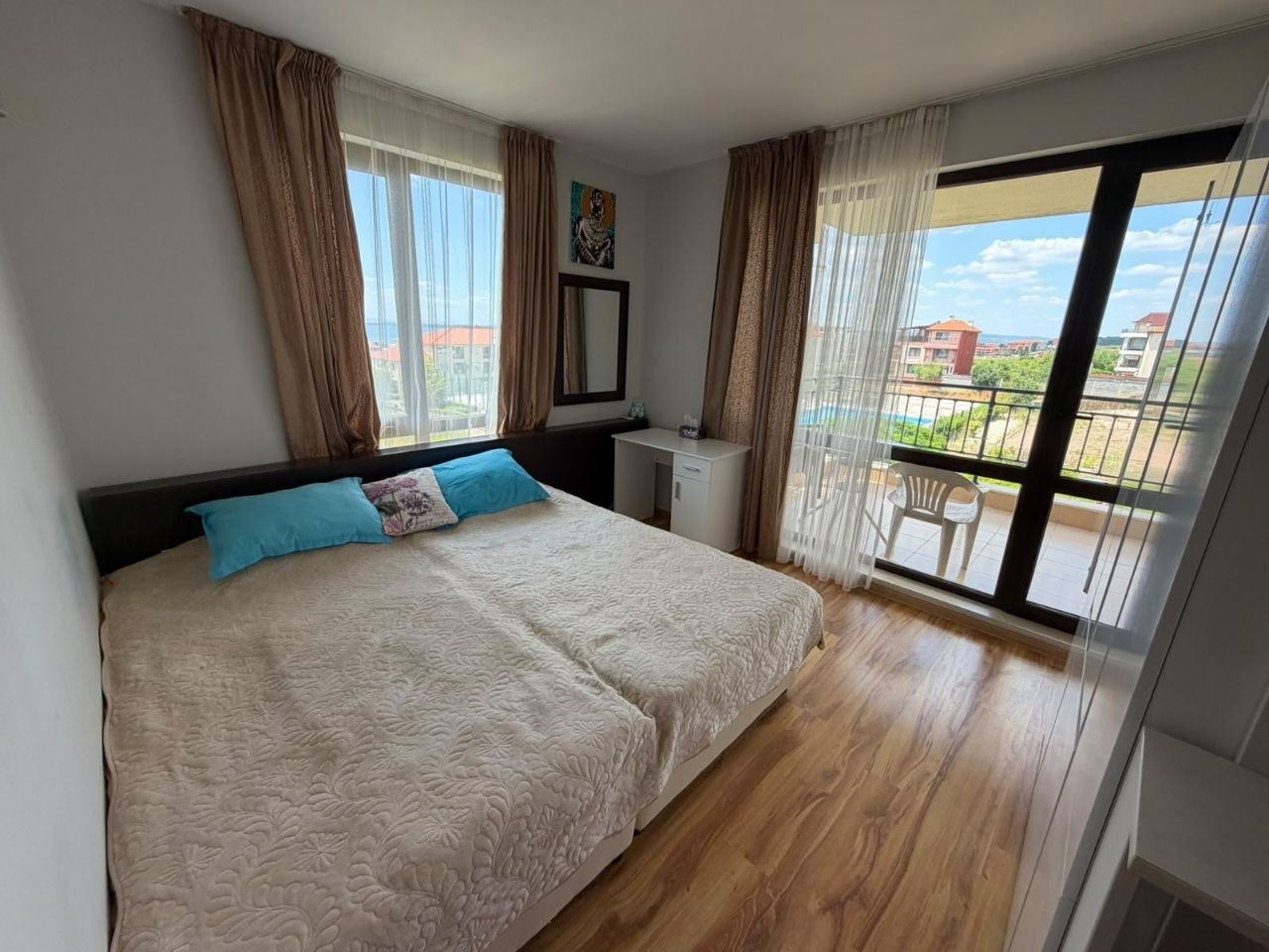 Stylowy apartament z jedną sypialnią z widokiem na morze w prestiżowym kompleksie w Świętym Własie – idealny na wypoczynek i inwestycję
