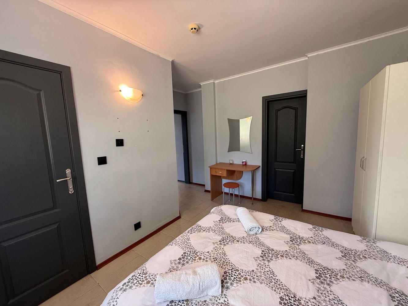 Przestronny apartament z dwiema sypialniami i pięknym widokiem w spokojnym kompleksie w pobliżu Słonecznego Brzegu