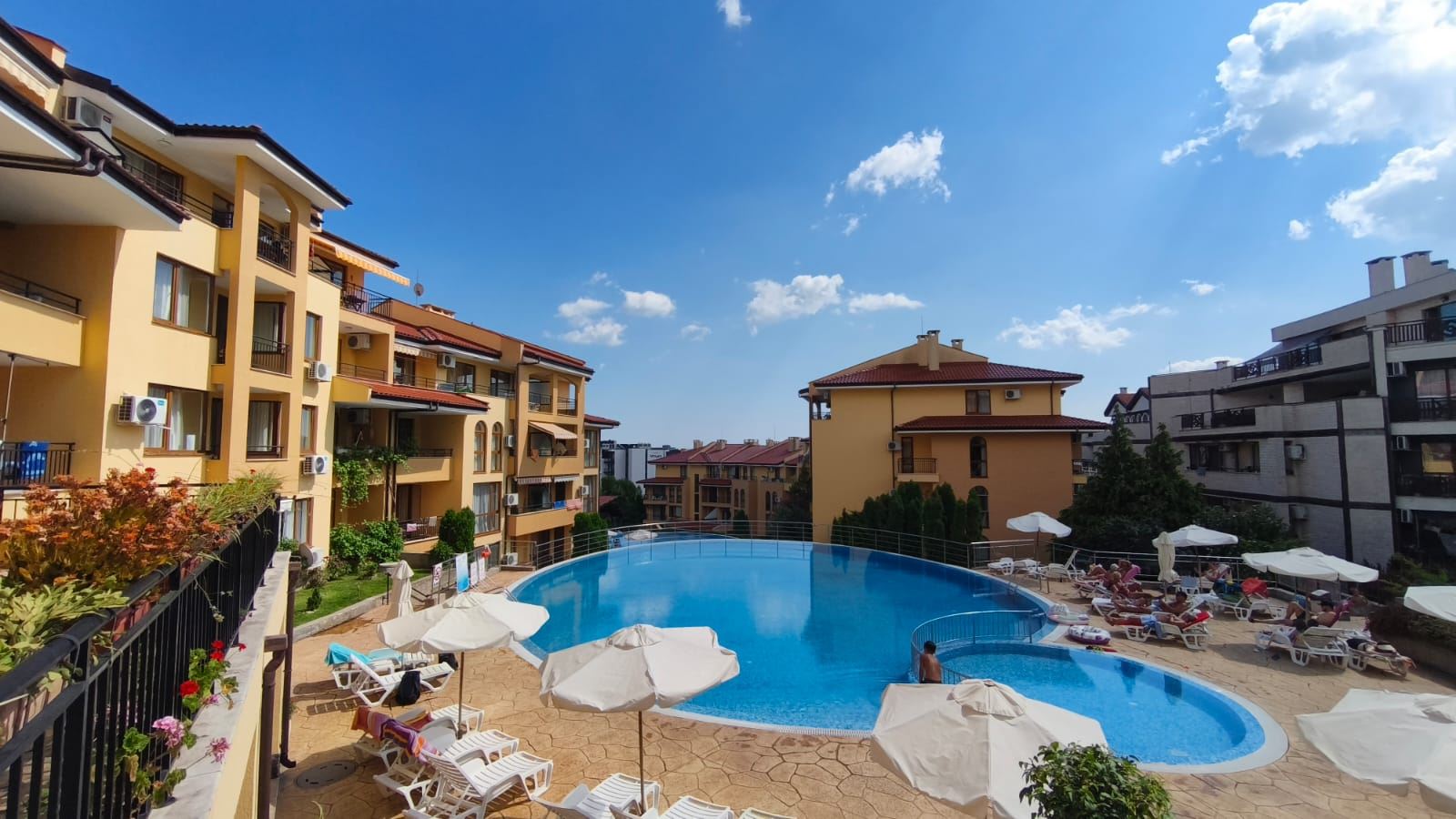 Przestronny apartament z dwiema sypialniami i widokiem na morze w Sveti Vlas, 200 metrów od plaży