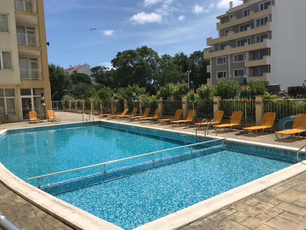 Dwupokojowy apartament w kompleksie w Pomorie – 300 m od plaży, doskonała inwestycja