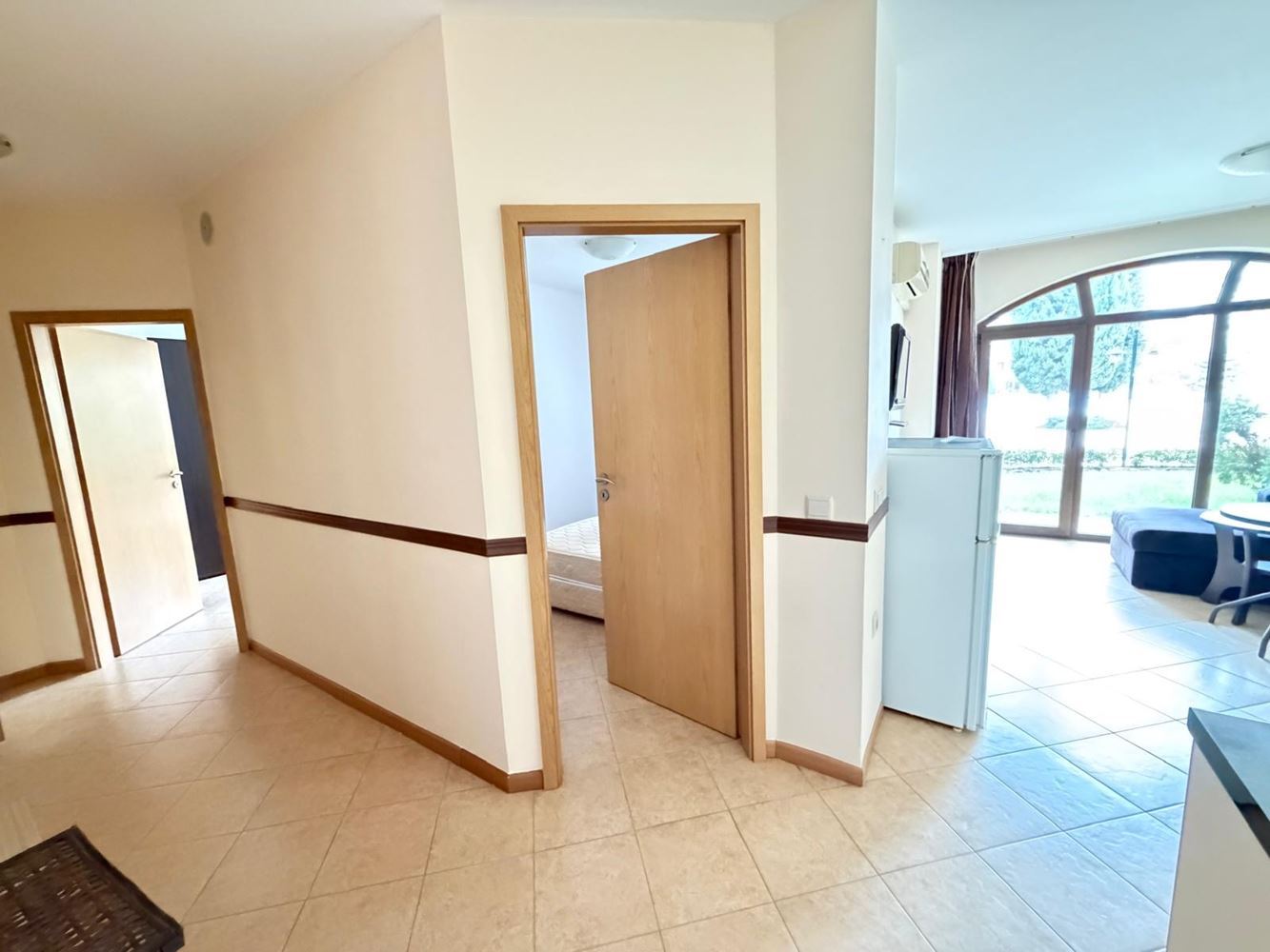 Przestronne mieszkanie z dwiema sypialniami z bezpośrednim dostępem do prywatnego ogrodu w Słonecznym Brzegu – komfort, luksus i przytulność