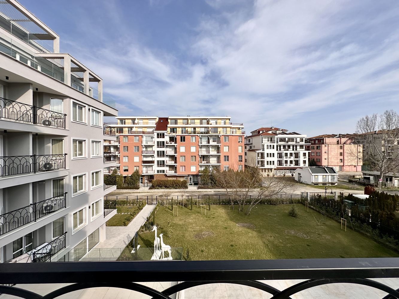 Przytulne mieszkanie z jedną sypialnią z widokiem na basen i tereny zielone w Słonecznym Brzegu – gotowe do użytku