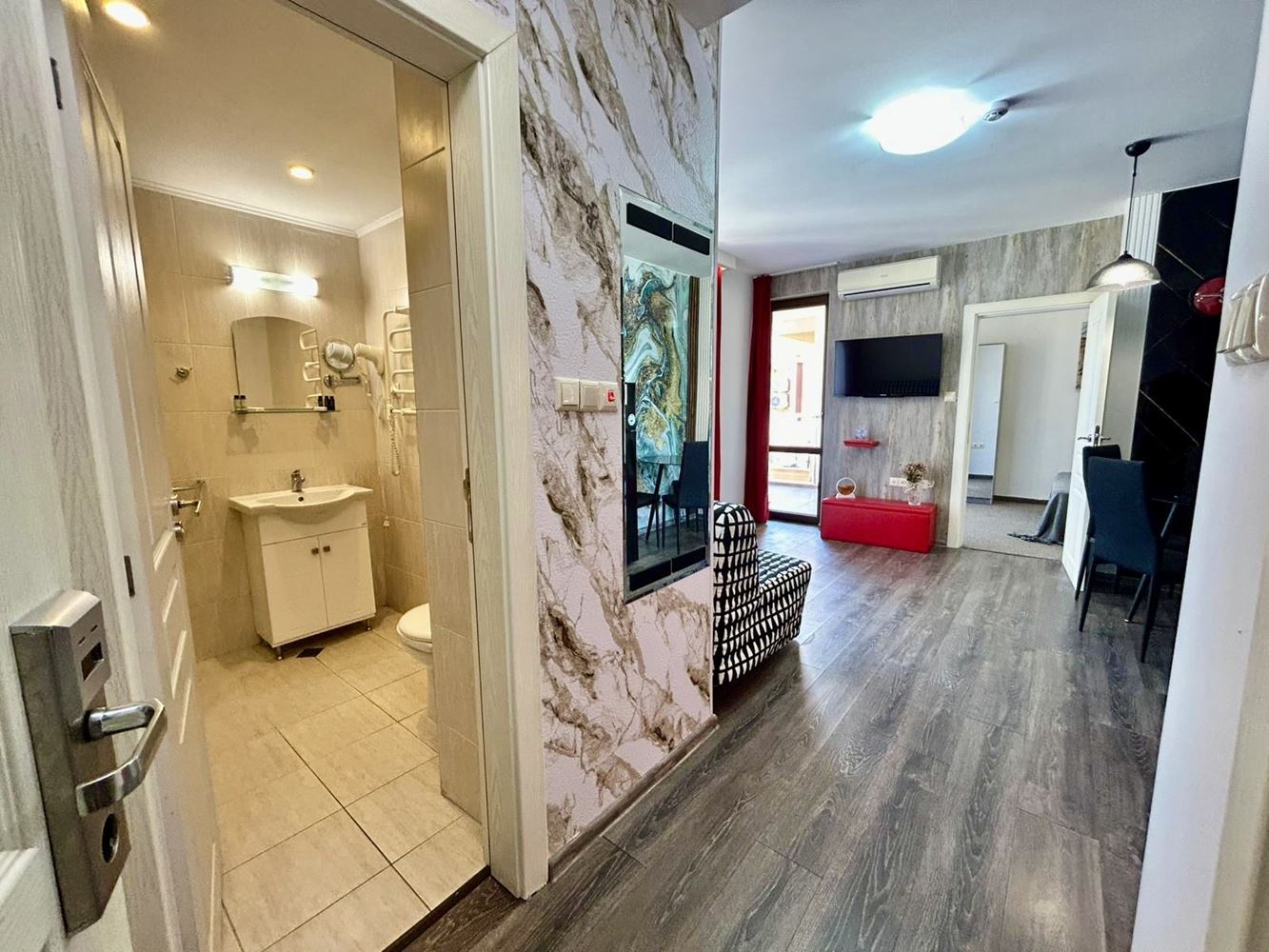Apartament z jedną sypialnią i dwoma przestronnymi tarasami w Słonecznym Brzegu – w pełni umeblowany i gotowy do użytkowania