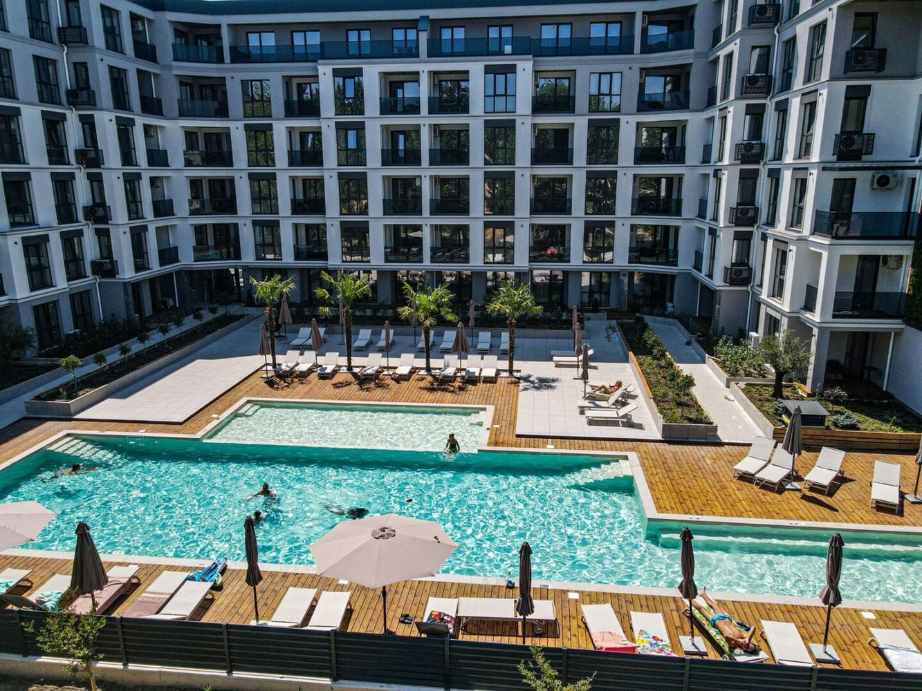 Przestronne luksusowe mieszkanie z trzema sypialniami i miejscem parkingowym w garażu podziemnym w Słonecznym Brzegu