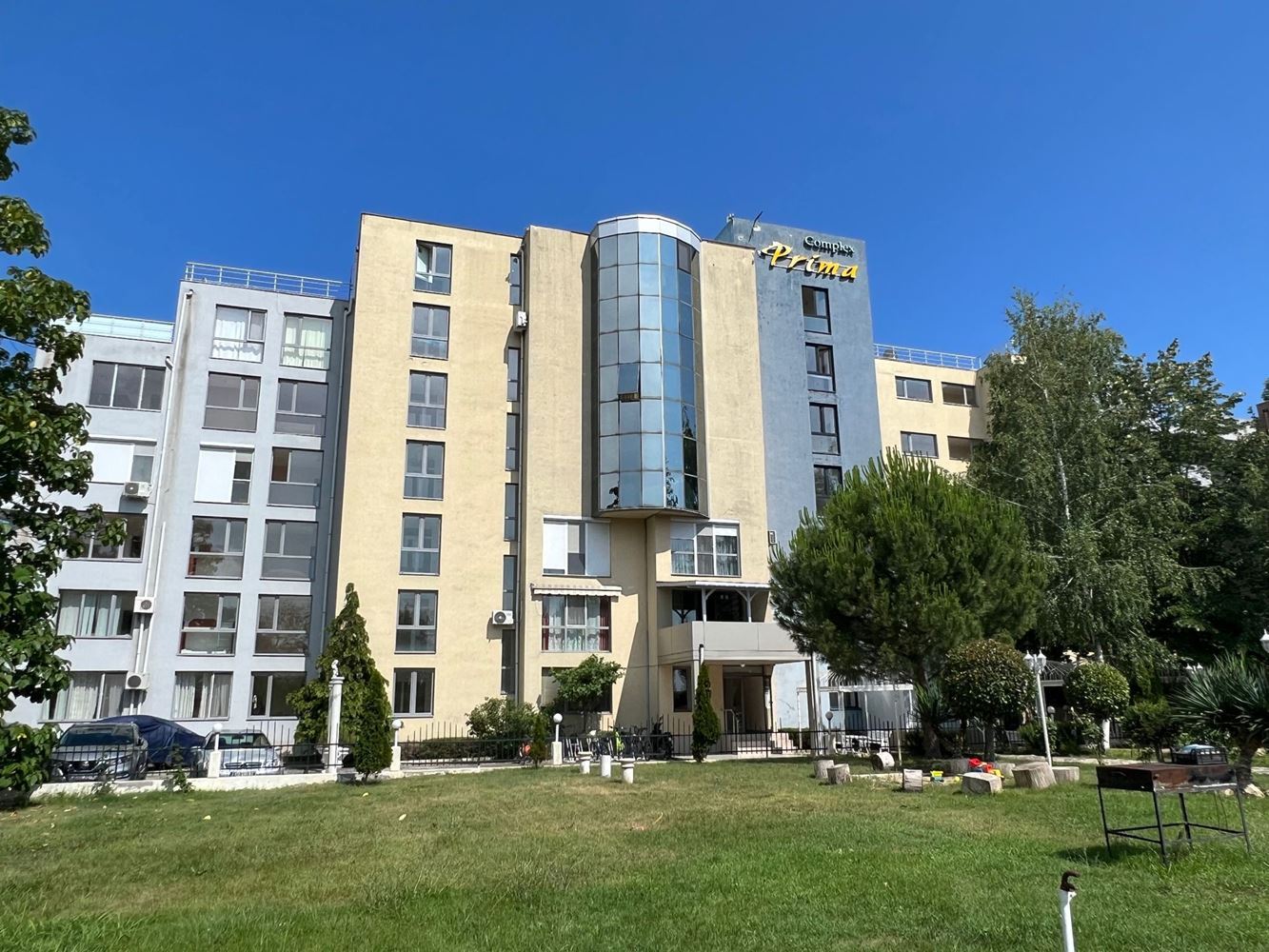 Umeblowany apartament z jedną sypialnią w Słonecznym Brzegu – funkcjonalna nieruchomość z udogodnieniami i niską opłatą eksploatacyjną