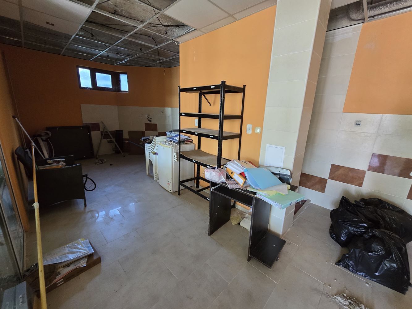  Przestronny lokal z potencjałem na wielopokojowe mieszkanie – bez opłaty za utrzymanie, blisko Słonecznego Brzegu