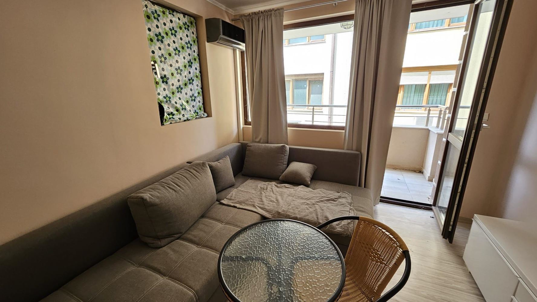 Nadmorski komfort w Nesebyrze – apartament z jedną sypialnią kilka kroków od plaży, bez opłaty za utrzymanie