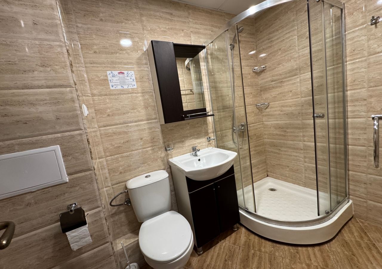 Studio w pierwszej linii brzegowej z widokiem na morze w luksusowym kompleksie – w pełni umeblowane i gotowe do użytku