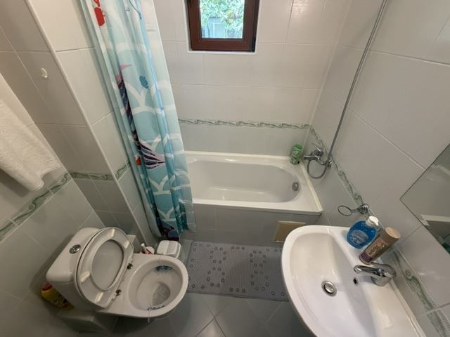 Komfort i spokój nad morzem – przestronny apartament z jedną sypialnią w Aheloy
