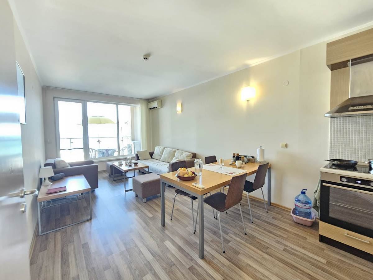 Luksusowy apartament z trzema sypialniami na pierwszej linii brzegowej w Obzorze – panoramiczny widok na morze i góry