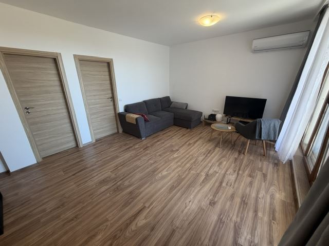 Przestronny apartament z dwiema sypialniami i panoramą morza w nowym kompleksie – spokój w otoczeniu natury