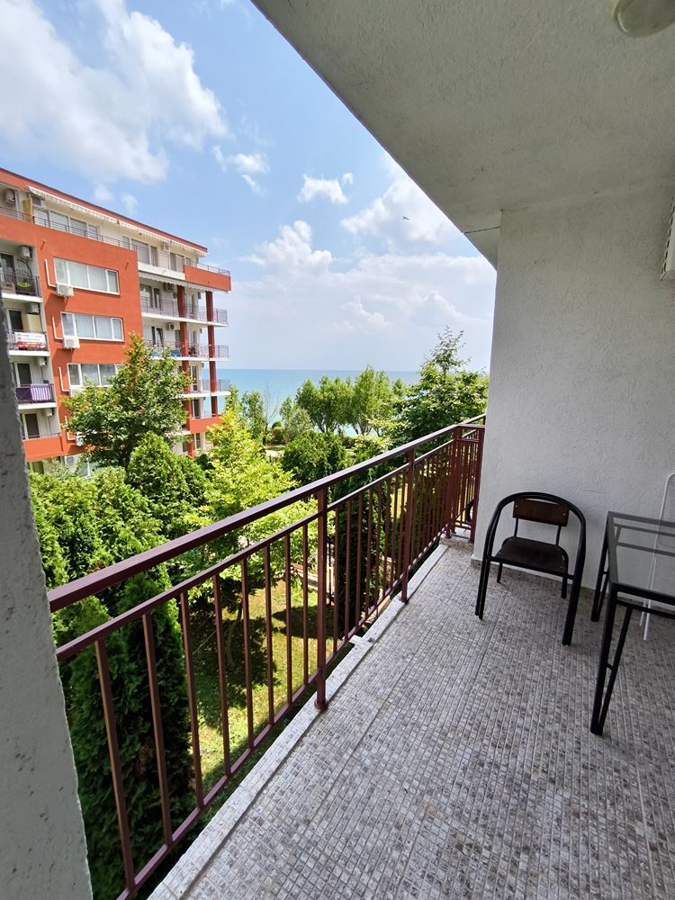 Luksusowy apartament z jedną sypialnią w pierwszej linii brzegowej w Świętym Własie