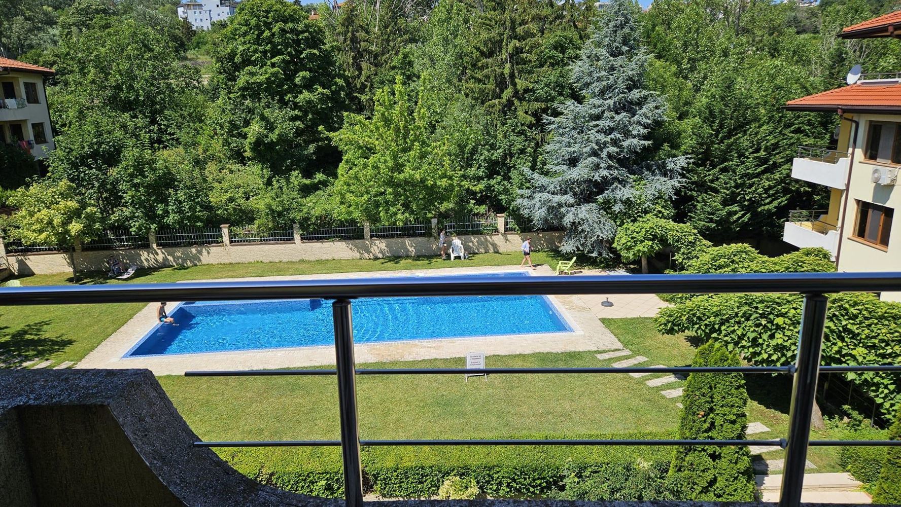 Morska panorama i komfort zaledwie 100 metrów od plaży! Umeblowany apartament z jedną sypialnią w kompleksie w Białej