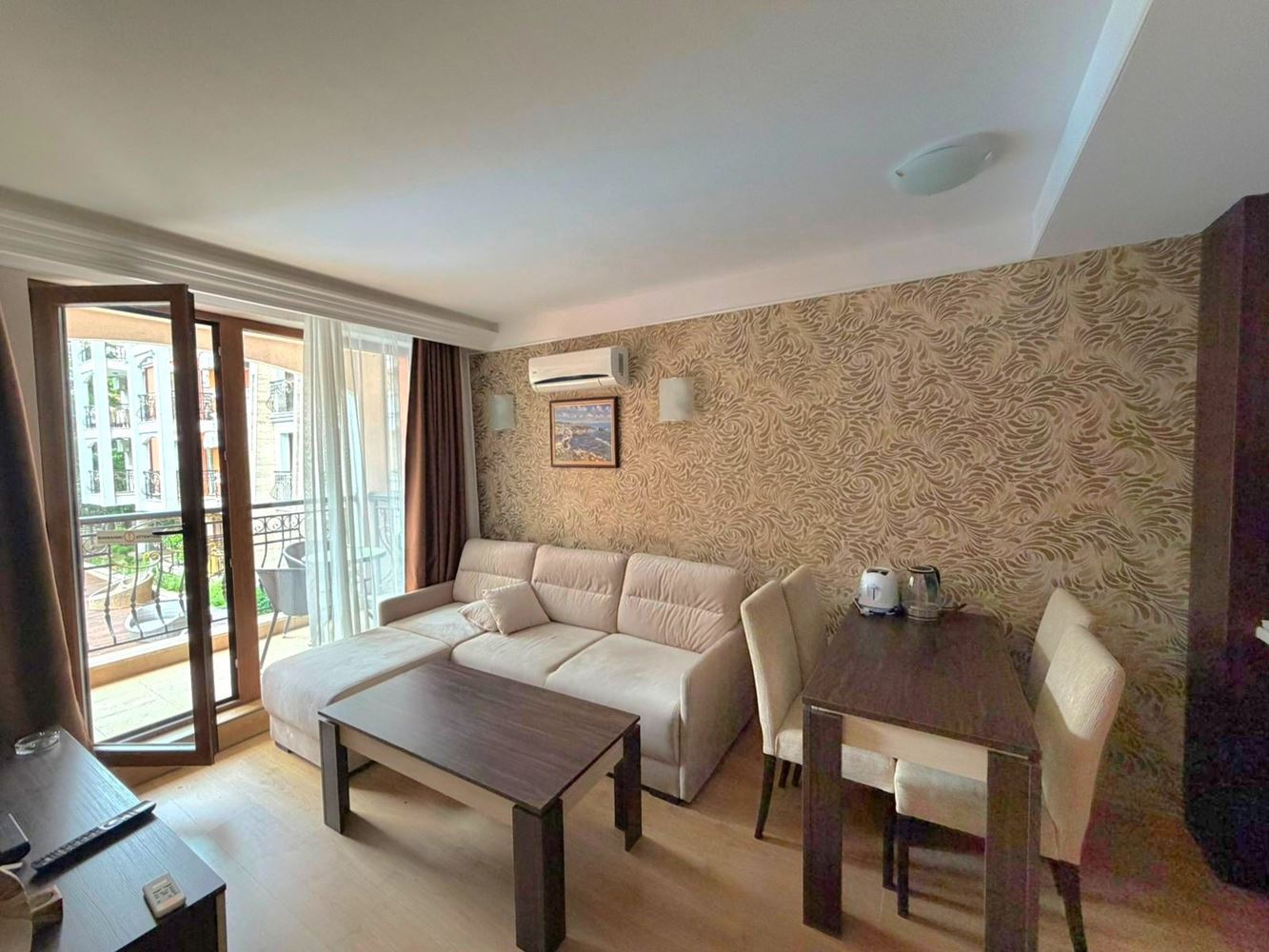 Dwupokojowy apartament z widokiem na basen w całorocznym kompleksie w sercu Słonecznego Brzegu