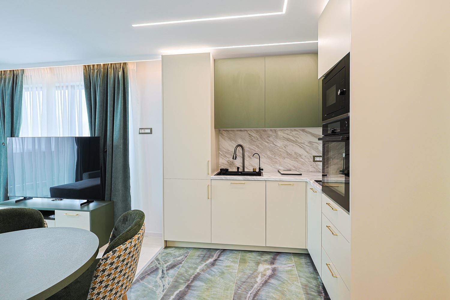 Apartament z dwiema sypialniami i panoramicznym widokiem na morze w spokojnym, zielonym kompleksie w Słonecznym Brzegu
