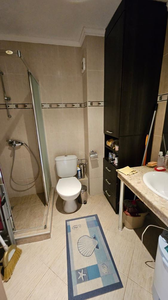 Przestronne mieszkanie z jedną sypialnią na pierwszej linii morza w Carewie z pełnym umeblowaniem